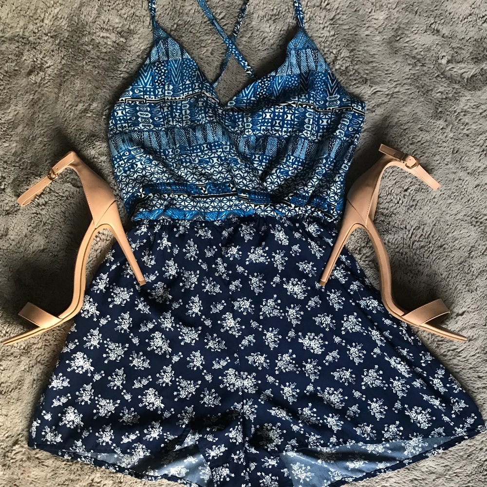 Blue mixed pattern romper with slit front🌊 - Picture 2 of 11